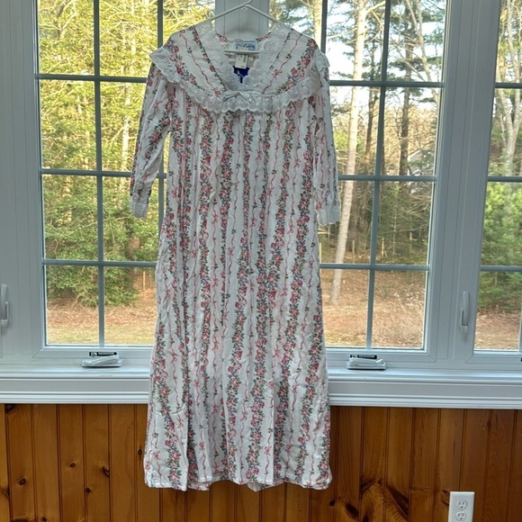Lanz of Salzburg Vintage Cotton Flannel Nightgown NWT size L Dead stock - Picture 1 of 8